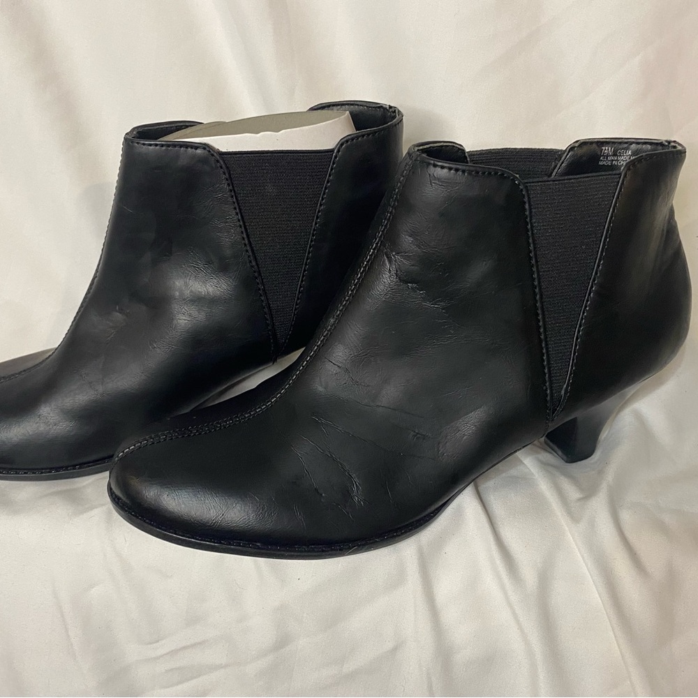 AEROSOLES Black Ankle Booties